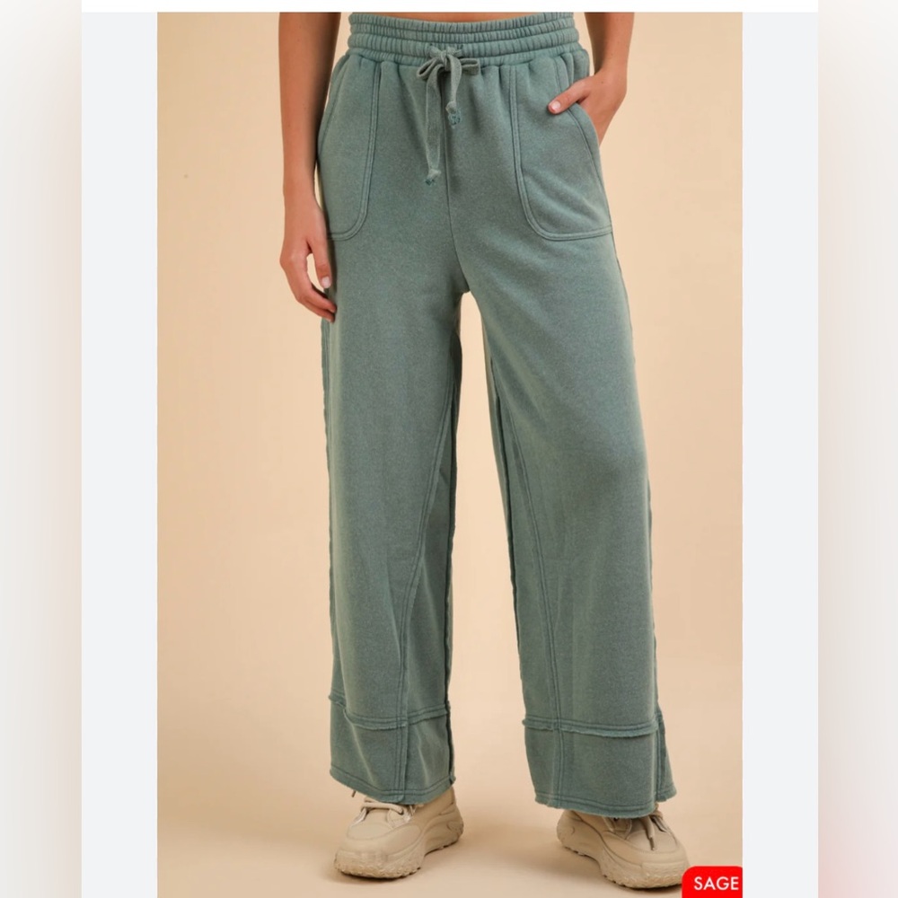 VERY J•Women's Wide Leg LIVED IN JOGGERS•SAGE GREEN